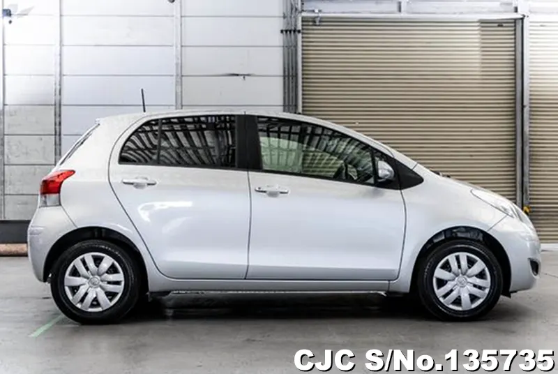 2010 Toyota / Vitz Stock No. 135735