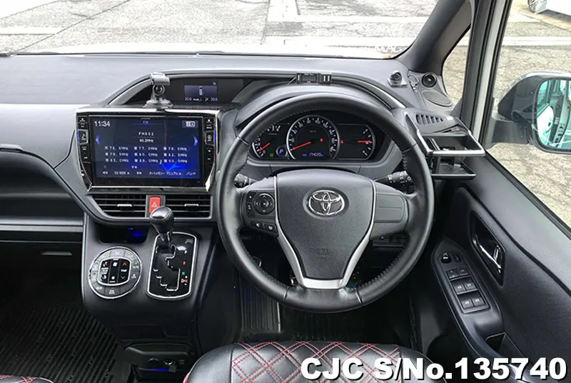 2016 Toyota / Voxy Stock No. 135740