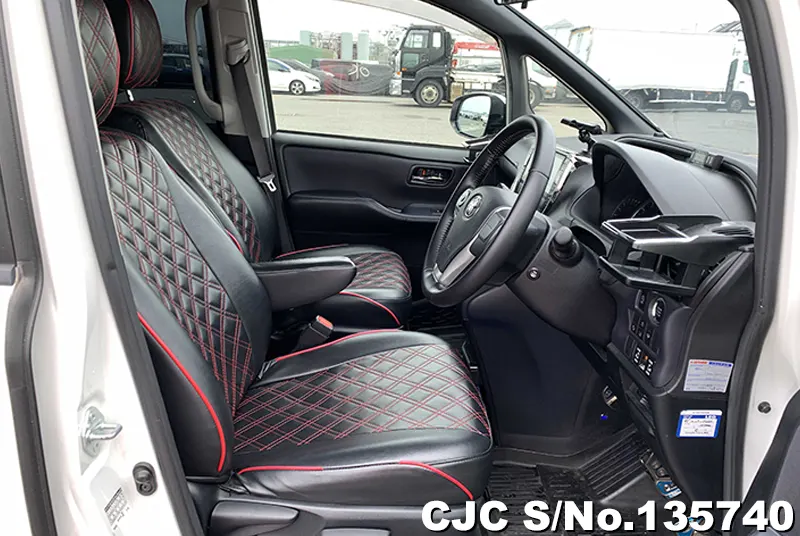 2016 Toyota / Voxy Stock No. 135740