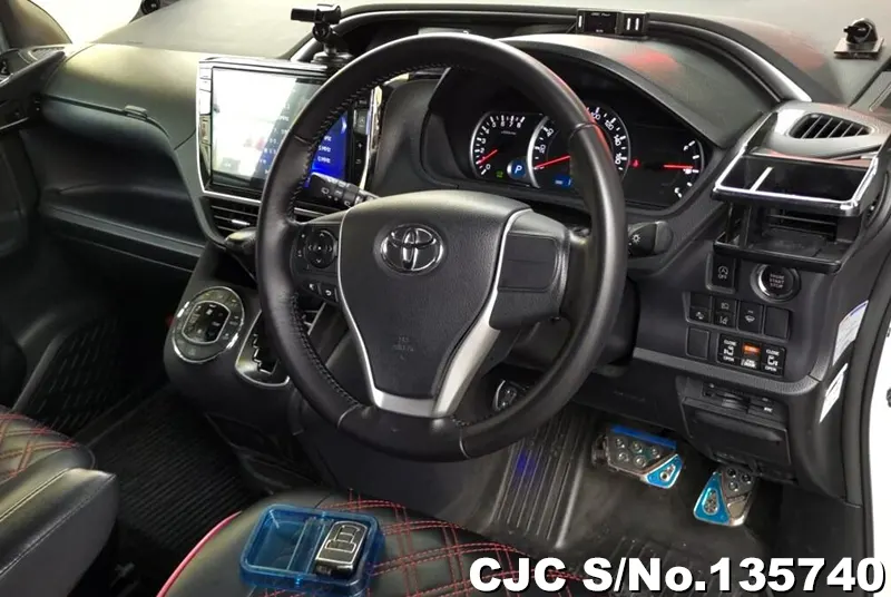 2016 Toyota / Voxy Stock No. 135740