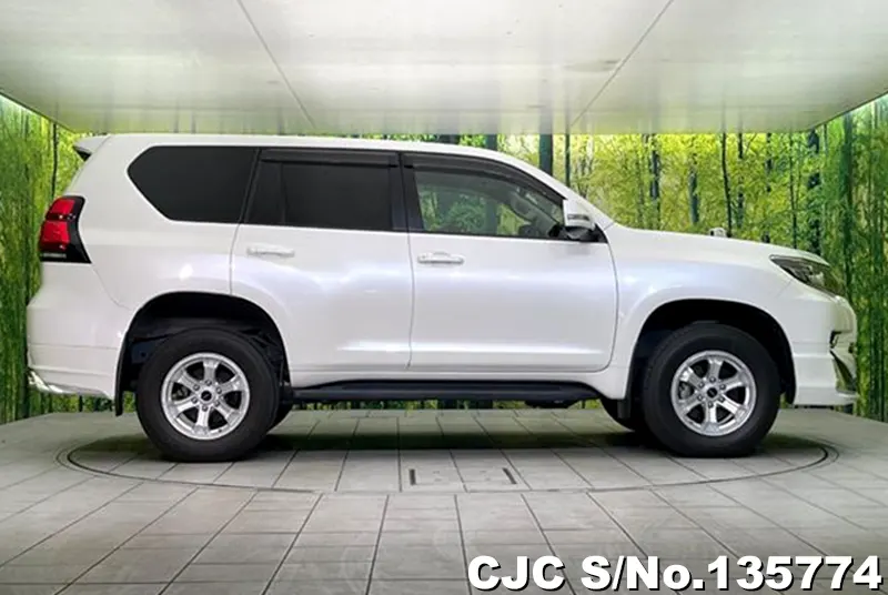 2022 Toyota / Land Cruiser Prado Stock No. 135774