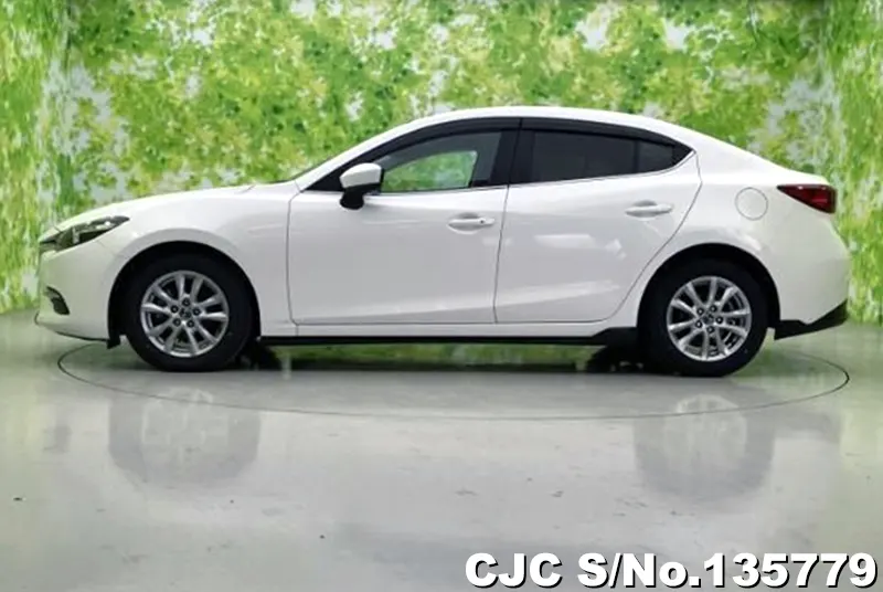 2017 Mazda / Axela Stock No. 135779