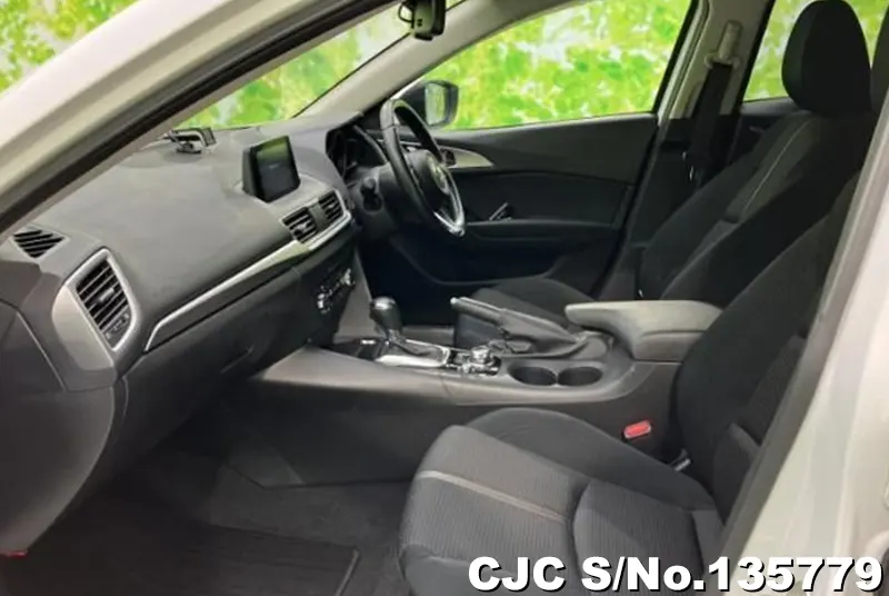 2017 Mazda / Axela Stock No. 135779