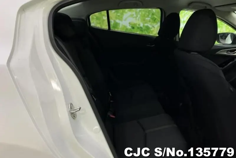 2017 Mazda / Axela Stock No. 135779