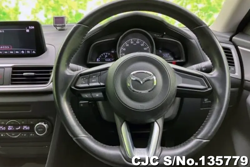 2017 Mazda / Axela Stock No. 135779