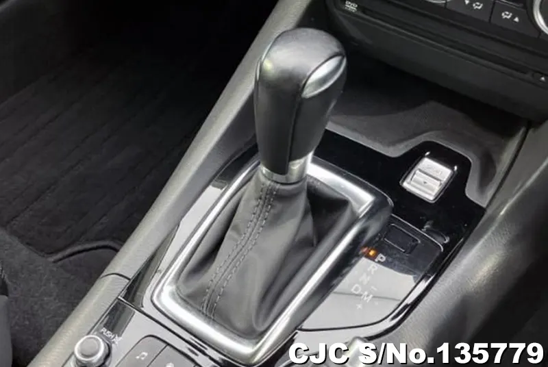 2017 Mazda / Axela Stock No. 135779