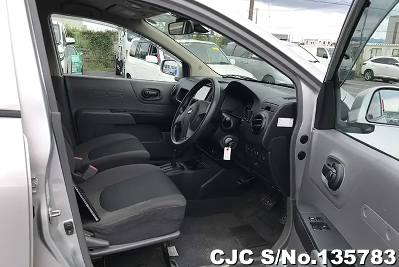 Nissan AD Van in Silver for Sale Image 10