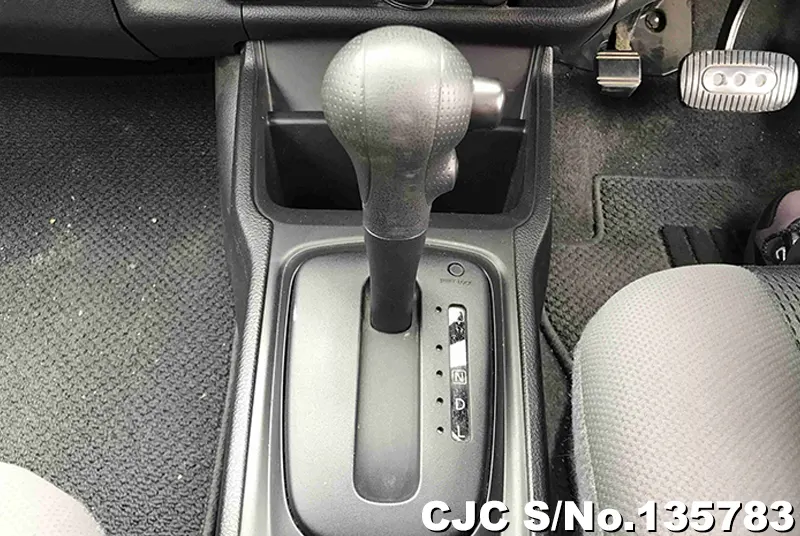 Nissan AD Van in Silver for Sale Image 13