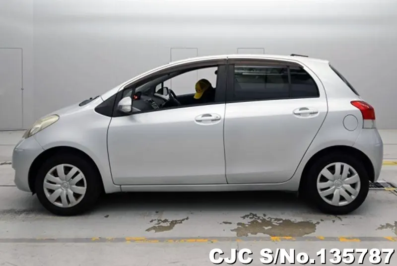 2009 Toyota / Vitz Stock No. 135787