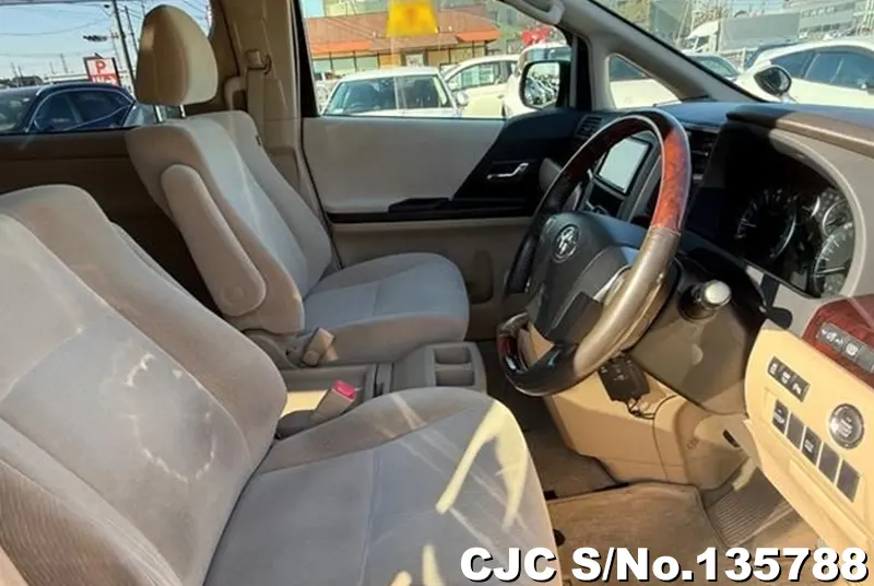 2012 Toyota / Alphard Stock No. 135788
