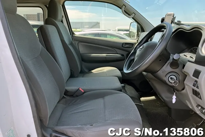 2019 Nissan / Caravan Stock No. 135806