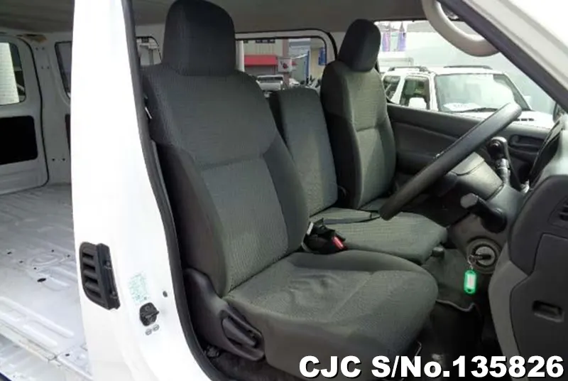 2016 Nissan / Caravan Stock No. 135826