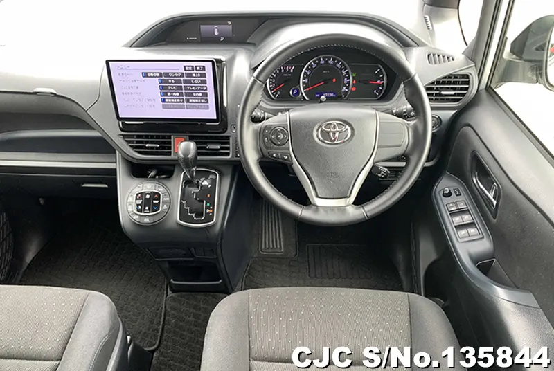2016 Toyota / Voxy Stock No. 135844