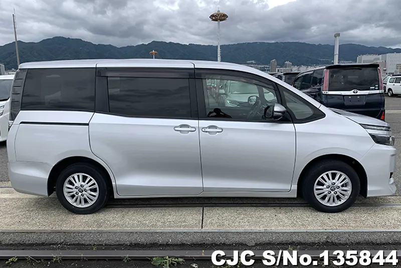2016 Toyota / Voxy Stock No. 135844
