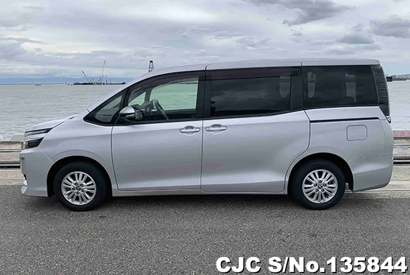 2016 Toyota / Voxy Stock No. 135844