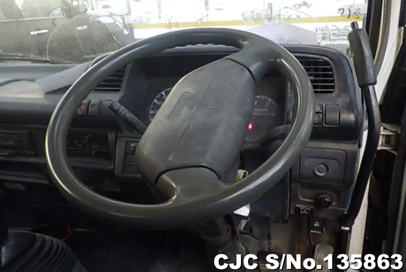 2006 Isuzu / Elf Stock No. 135863