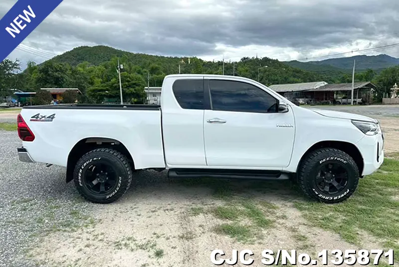 2022 Toyota / Hilux / Revo Stock No. 135871