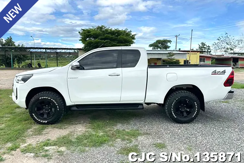 2022 Toyota / Hilux / Revo Stock No. 135871