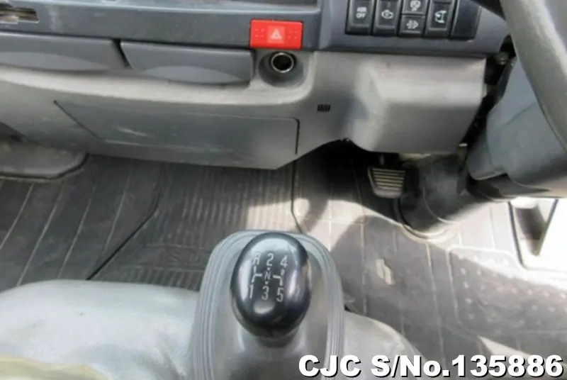 2013 Isuzu / Elf Stock No. 135886