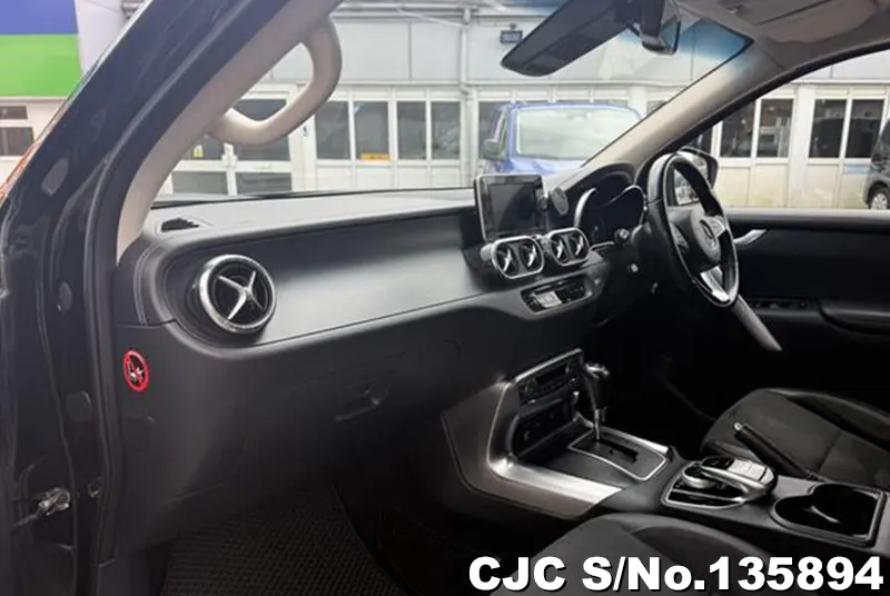 2019 Mercedes Benz / X-Class Stock No. 135894