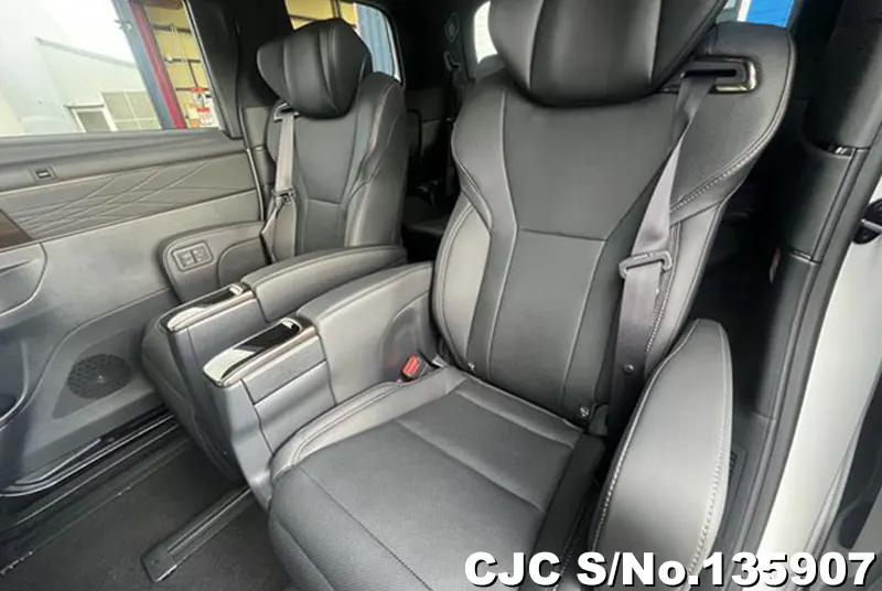 2026 Toyota / Alphard Stock No. 135907
