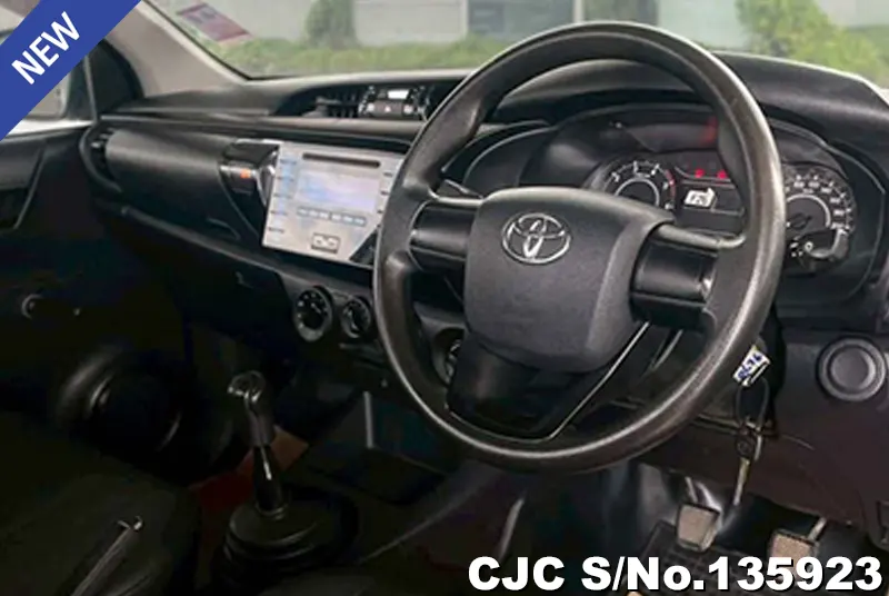 2017 Toyota / Hilux / Revo Stock No. 135923
