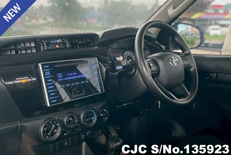 2017 Toyota / Hilux / Revo Stock No. 135923