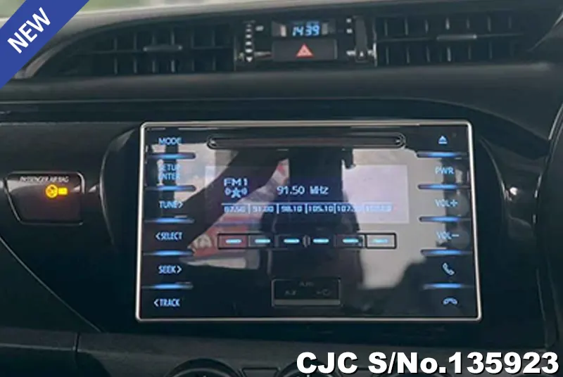 2017 Toyota / Hilux / Revo Stock No. 135923