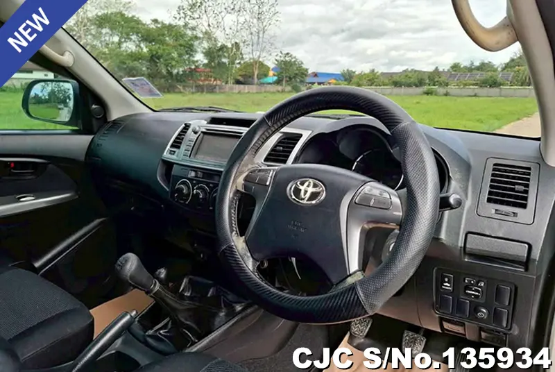 2013 Toyota / Hilux / Revo Stock No. 135934
