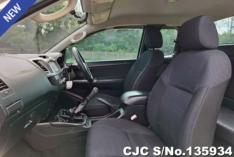 2013 Toyota / Hilux / Revo Stock No. 135934