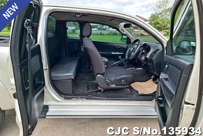 2013 Toyota / Hilux / Revo Stock No. 135934