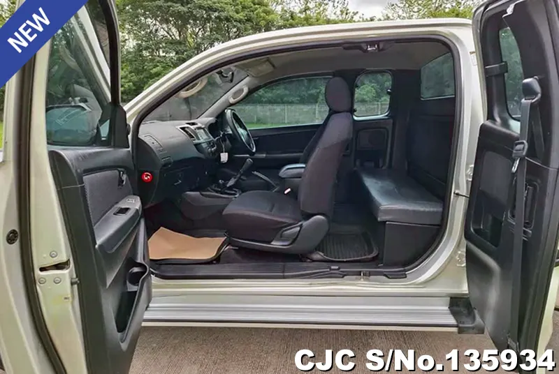 2013 Toyota / Hilux / Revo Stock No. 135934
