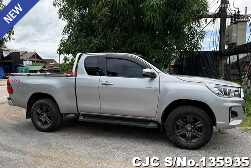 2017 Toyota / Hilux / Revo Stock No. 135935