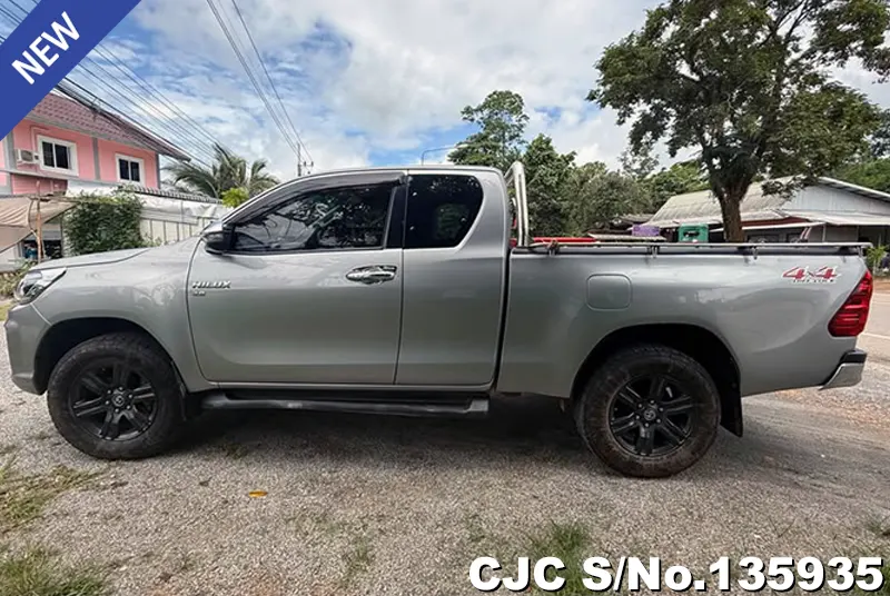 2017 Toyota / Hilux / Revo Stock No. 135935