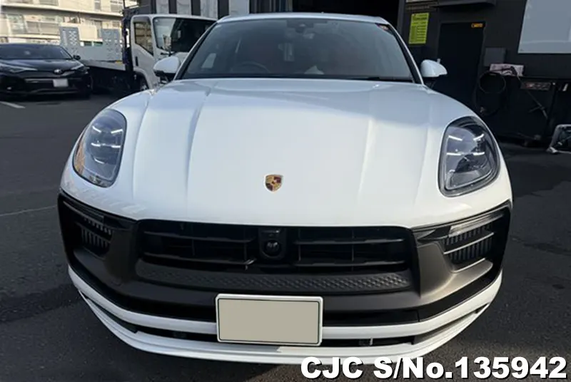 2026 Porsche / Macan Stock No. 135942