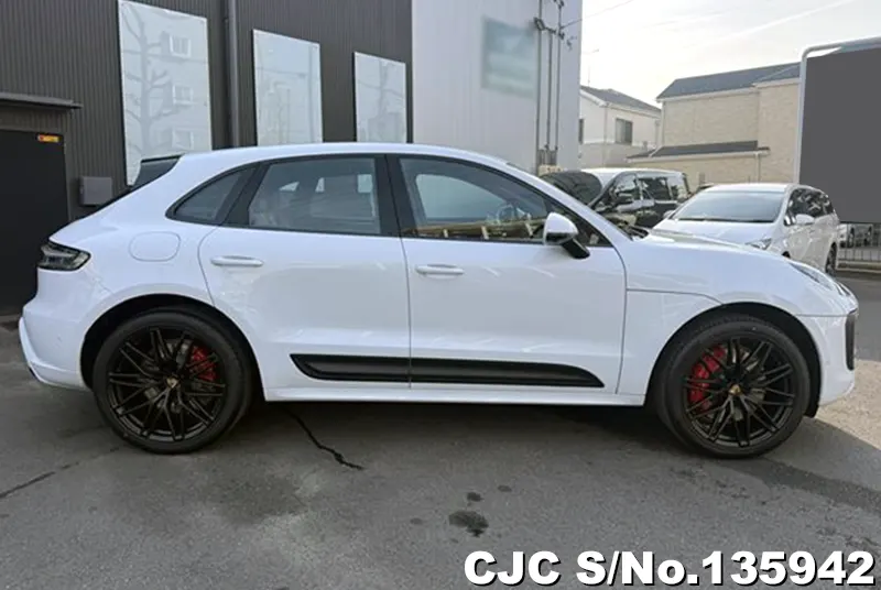 2026 Porsche / Macan Stock No. 135942