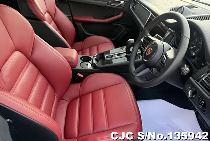 2026 Porsche / Macan Stock No. 135942