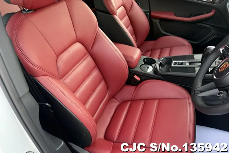 2026 Porsche / Macan Stock No. 135942