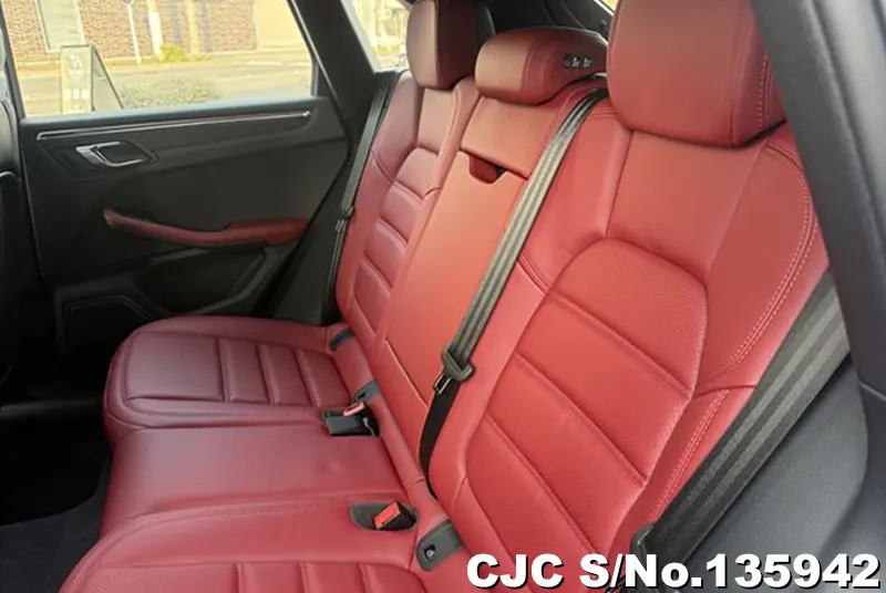 2026 Porsche / Macan Stock No. 135942