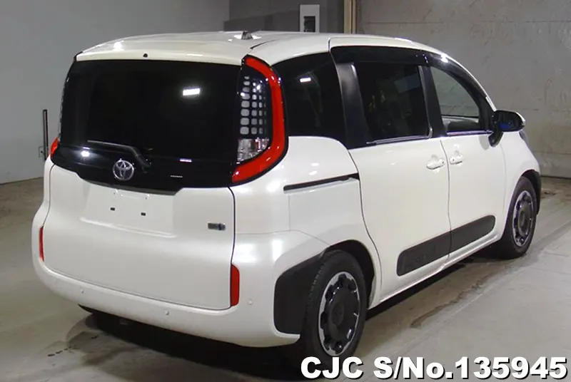 2022 Toyota / Sienta Stock No. 135945