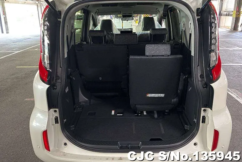 2022 Toyota / Sienta Stock No. 135945