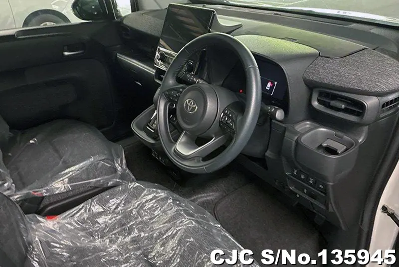 2022 Toyota / Sienta Stock No. 135945