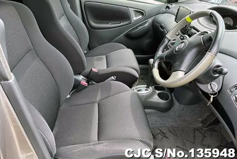 2001 Toyota / Vitz Stock No. 135948