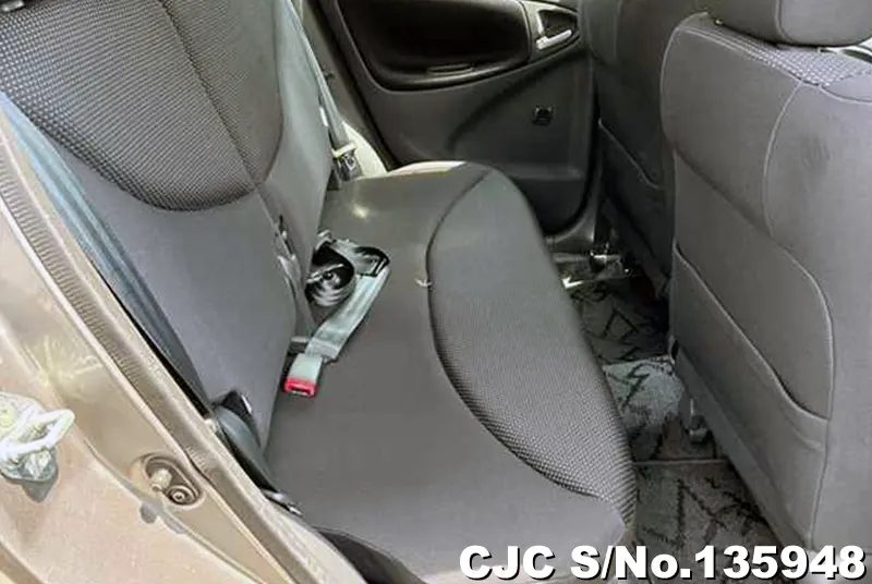 2001 Toyota / Vitz Stock No. 135948