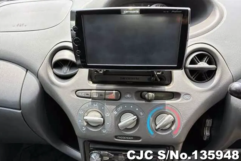 2001 Toyota / Vitz Stock No. 135948