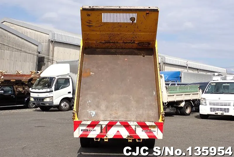 2011 Isuzu / Elf Stock No. 135954