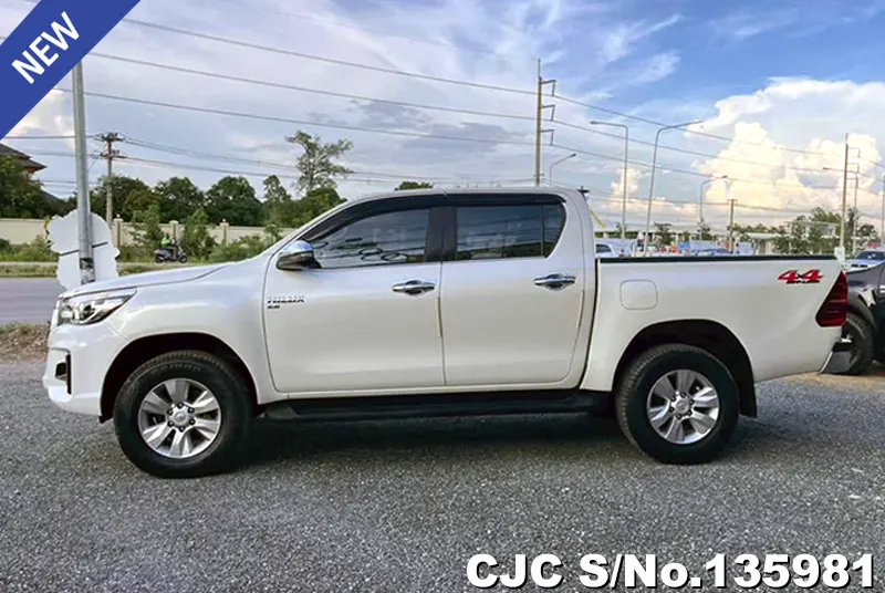 2017 Toyota / Hilux / Revo Stock No. 135981