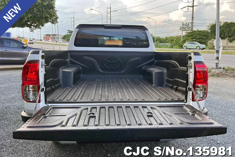 2017 Toyota / Hilux / Revo Stock No. 135981