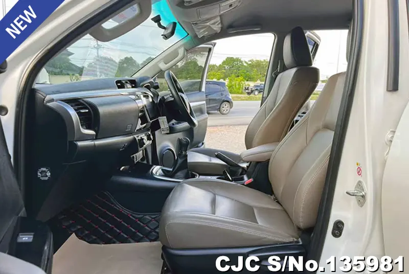 2017 Toyota / Hilux / Revo Stock No. 135981