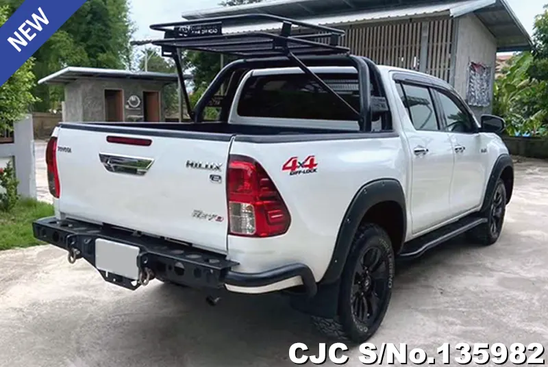 2017 Toyota / Hilux / Revo Stock No. 135982